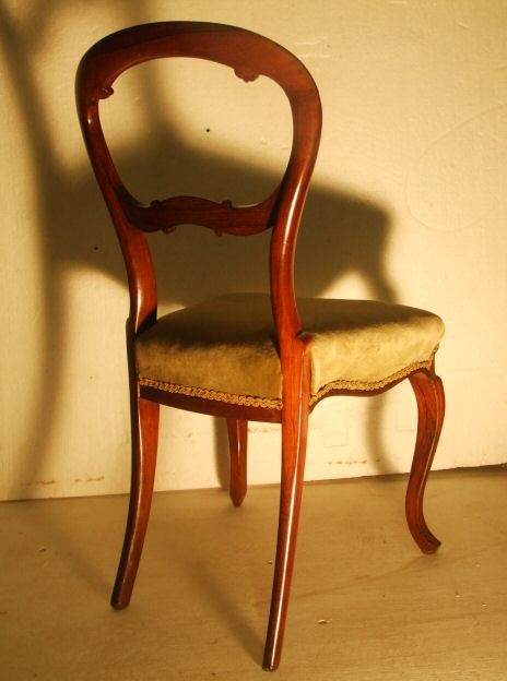 4 Early Victorian rosewood balloon back dining chairs