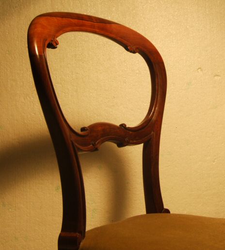 4 Early Victorian rosewood balloon back dining chairs