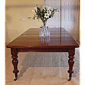 W1Vth mahogany extending dining table
