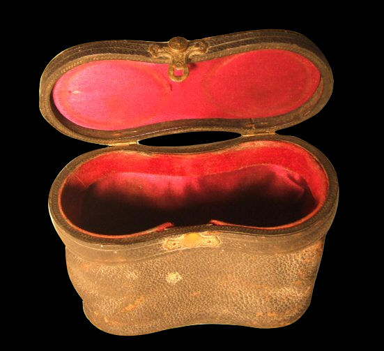 Fully working antique opera glasses