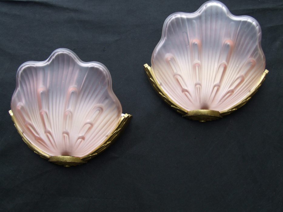 Soft Pink Art Deco Petal Wall Light with guilded brass frames