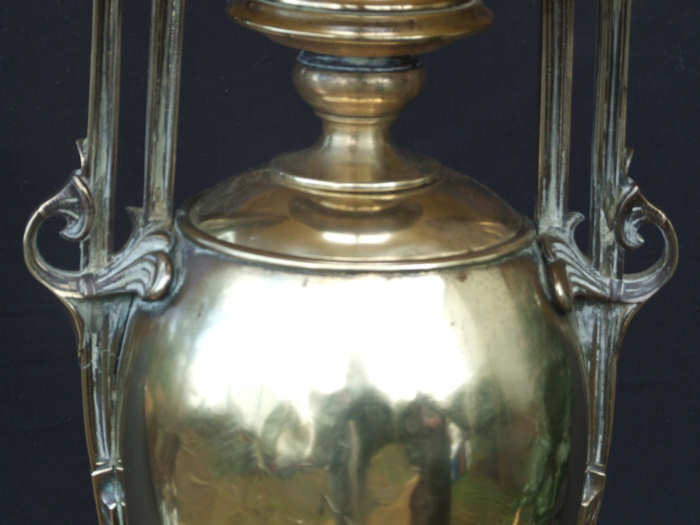 Large Classical Edwardian Urn shaped brass table Lamp 