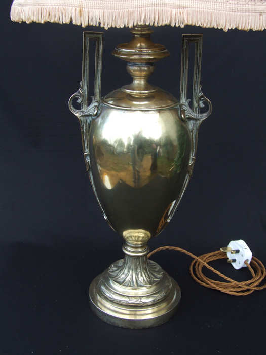 Large Classical Edwardian Urn shaped brass table Lamp 