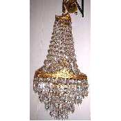 Beautiful chandelier with Albert style drops