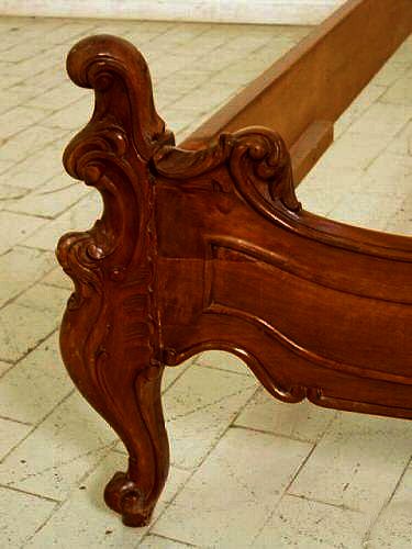 Italian solid walnut Queen Size bed